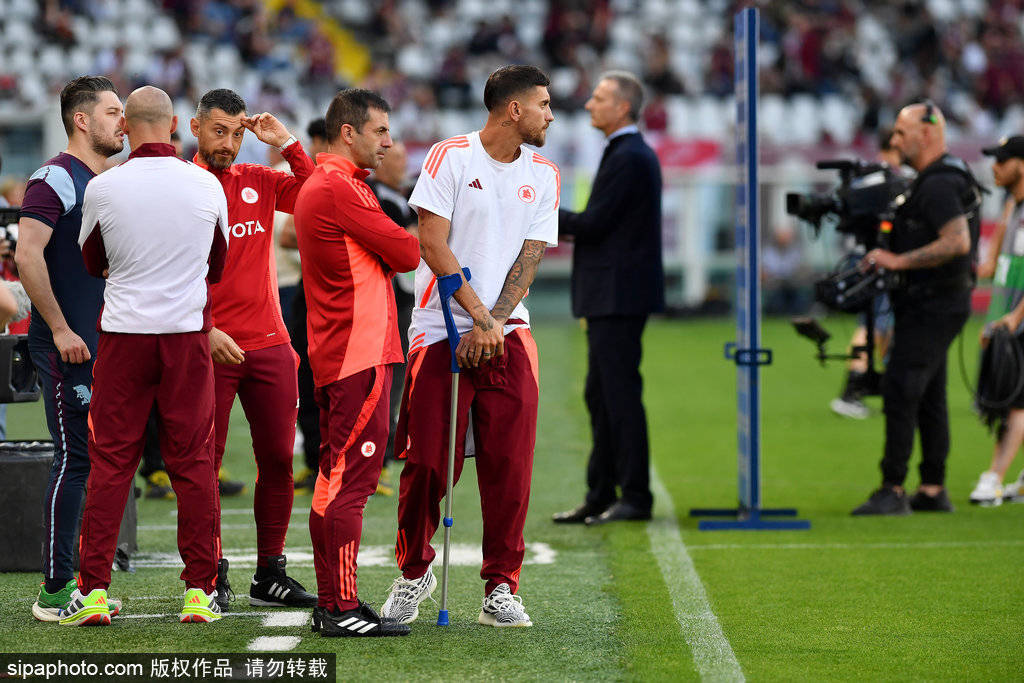 摩纳哥边锋表现不佳，需调整状态