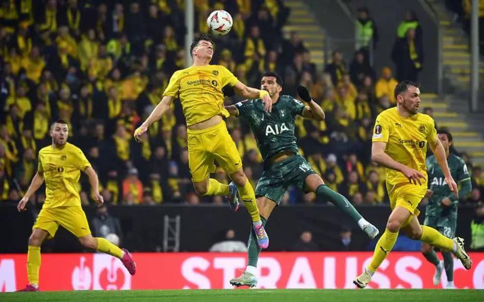 曼联惊险逆袭，晋级欧冠半决赛