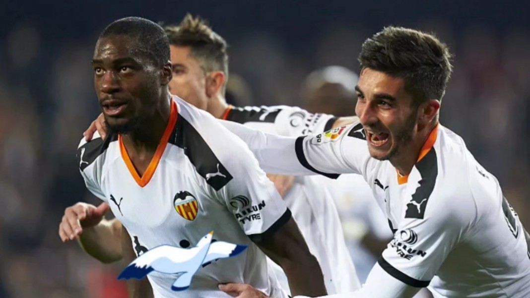 开云体育在线-瓦伦西亚主场获胜，继续领跑