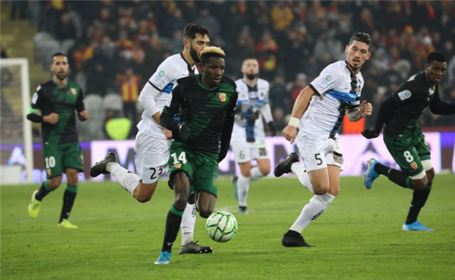 球队进攻单一心理压力骤增，战绩急转直下的简单介绍