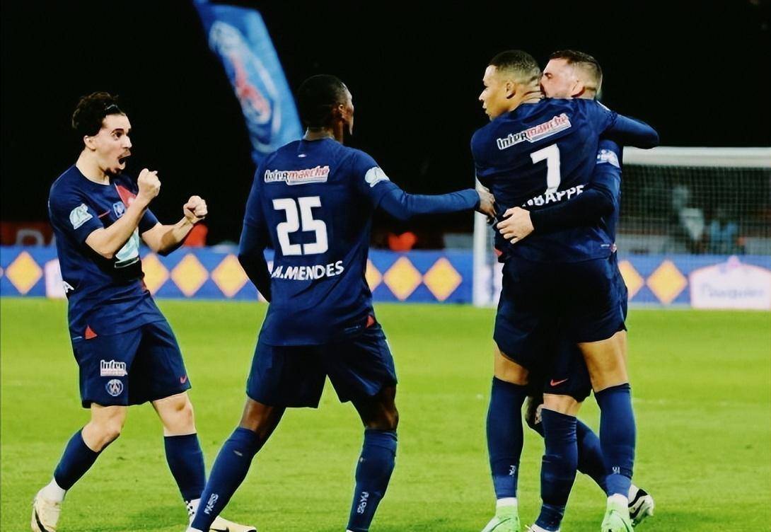 豪门球队争夺冠军,角逐激烈 豪门球队争夺冠军,角逐激烈