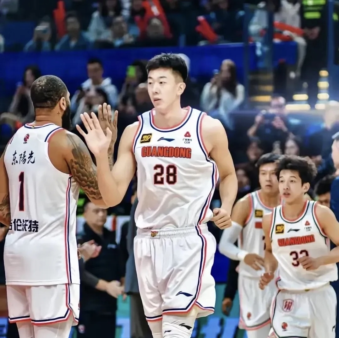 球员表现出色,助队成功擒获胜利 球员表现出色,助队成功擒获胜利