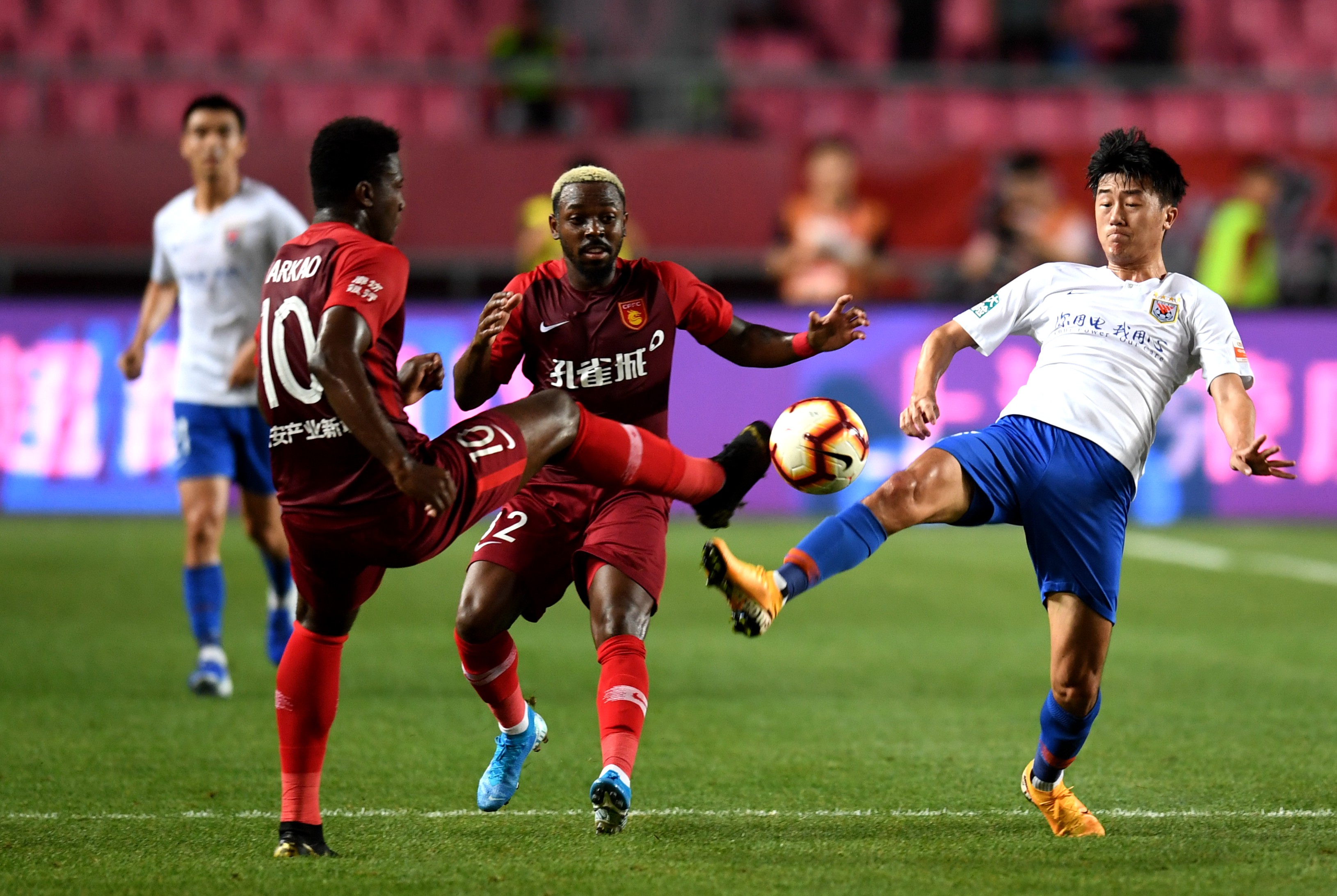 鲁能主场不敌河北华夏幸福，遭遇失利