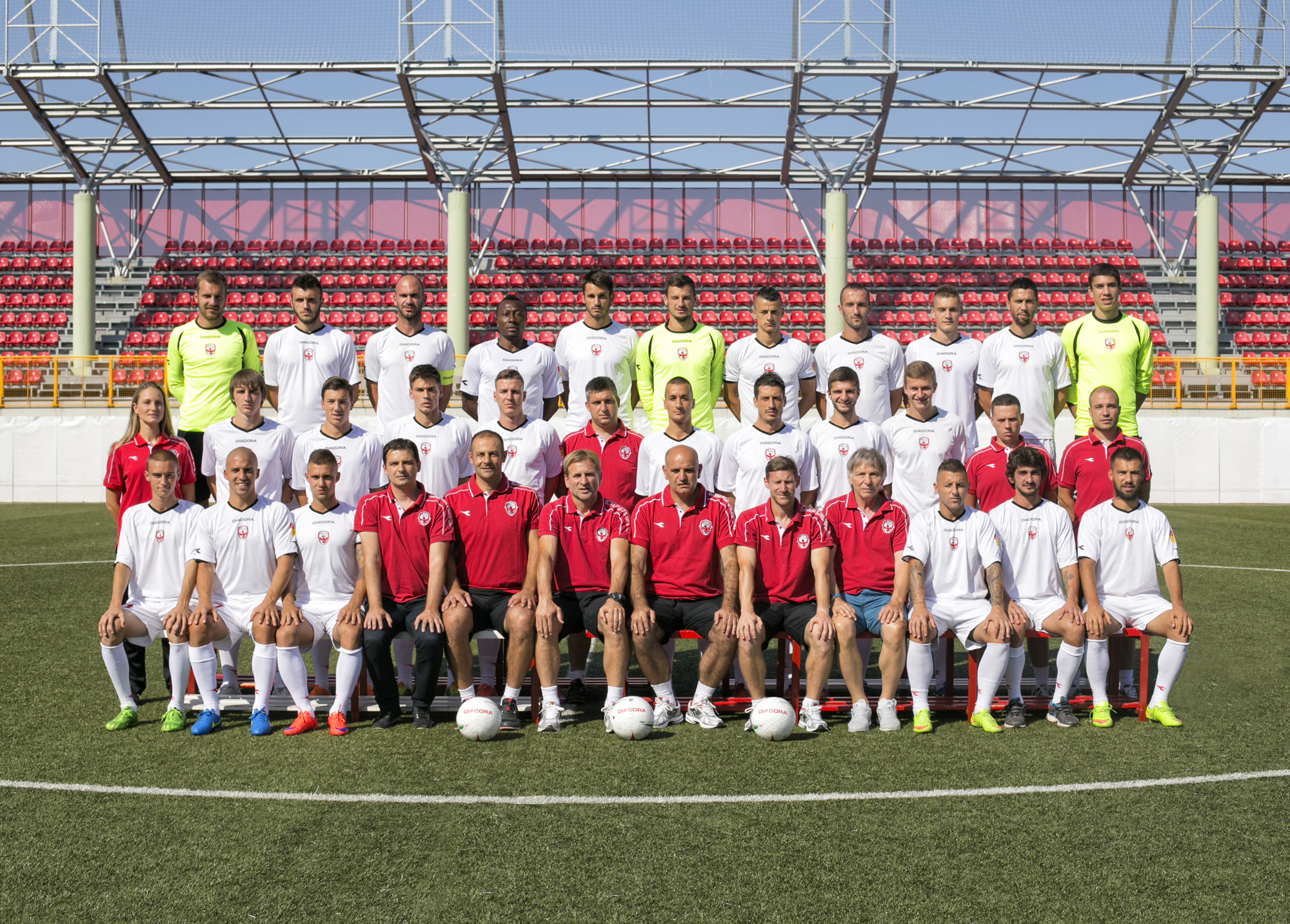 足球联赛:世界各国球队齐聚一堂的简单介绍 足球联赛:世界各国球队齐聚一堂的简单介绍