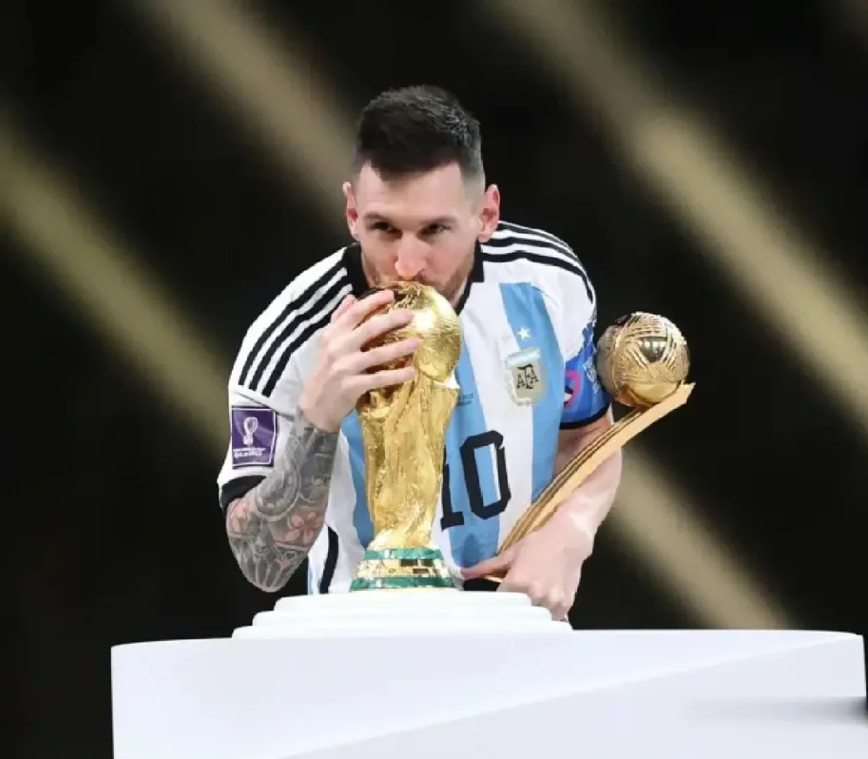 开云体育app-精彩的比赛纷至沓来，球员们为了胜利不遗余力