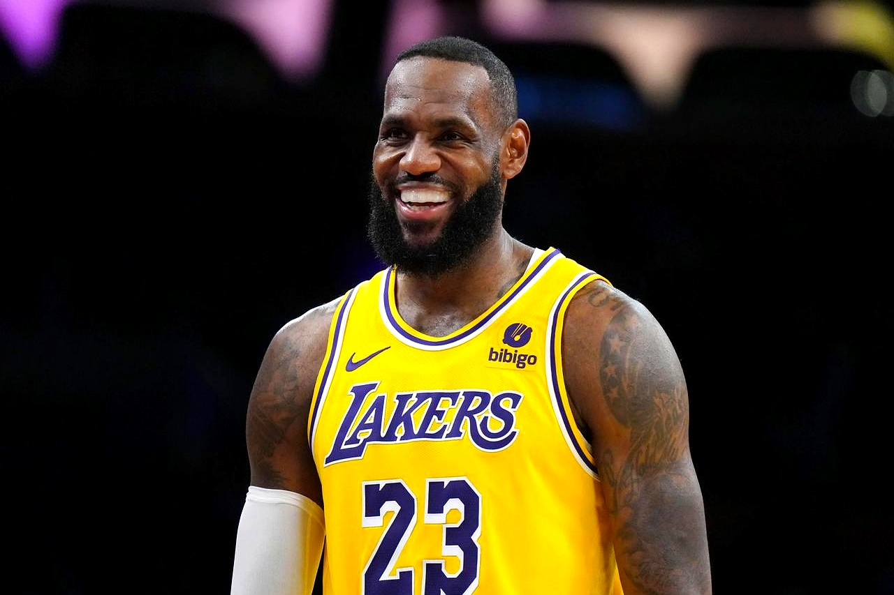 人队在主场不敌湖人队,遗憾失去胜利的简单介绍 人队在主场不敌湖人队,遗憾失去胜利的简单介绍