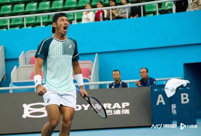 包含大连女足新晋拔尖赛事,夺得冠军奖杯的词条 包含大连女足新晋拔尖赛事,夺得冠军奖杯的词条