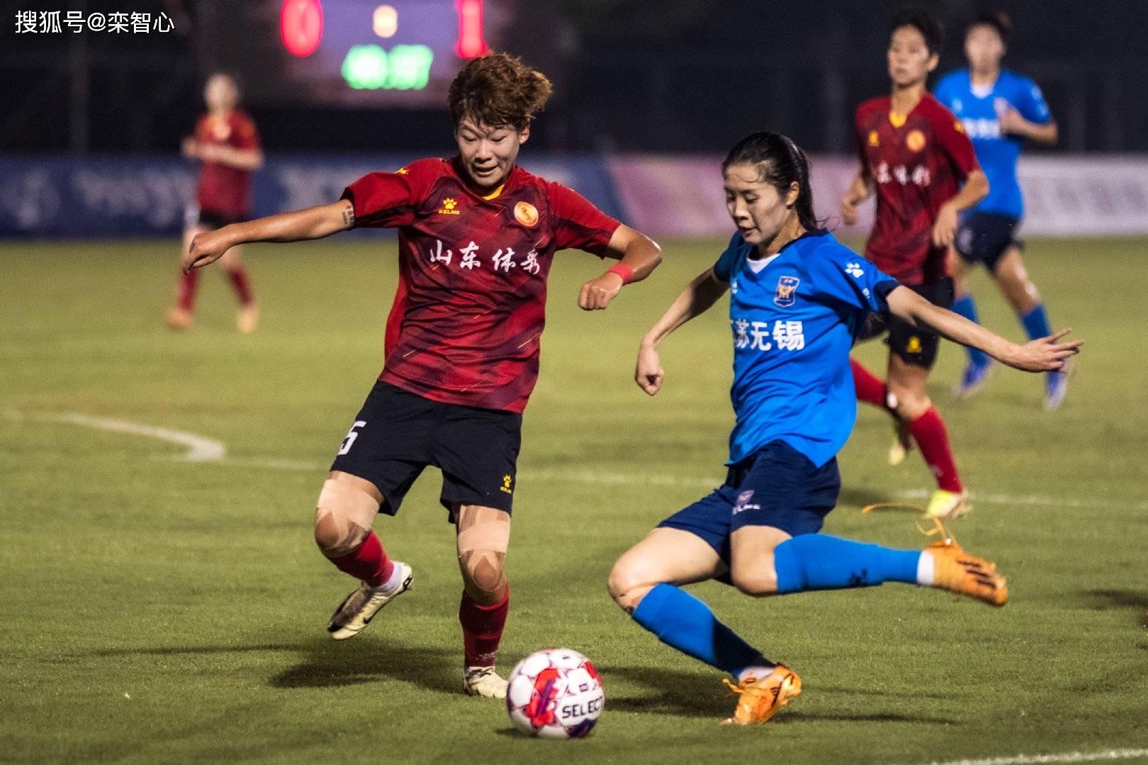 中国女足球员在比赛中斩获胜利 中国女足球员在比赛中斩获胜利