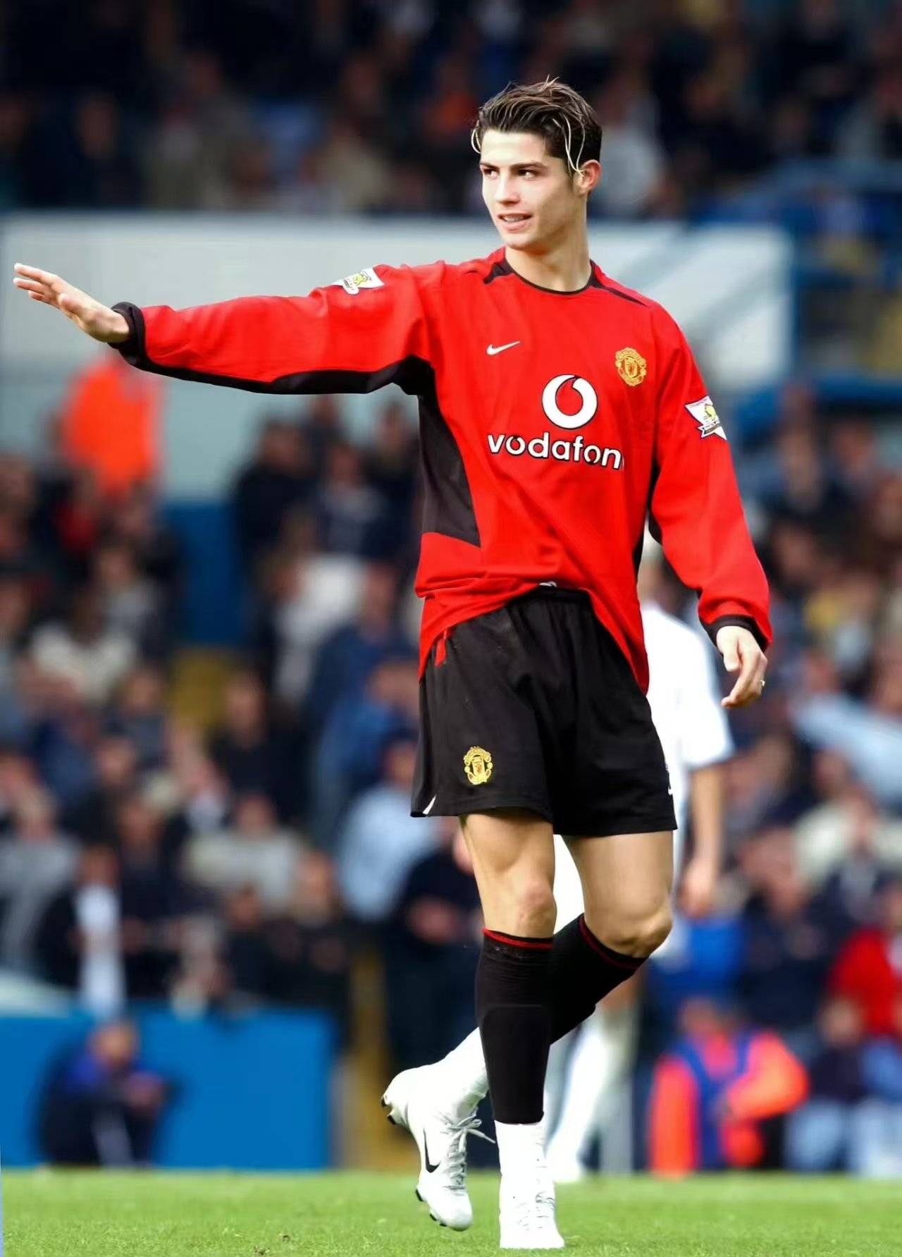 包含汉堡队以惊人表现力赢得关键胜利的词条