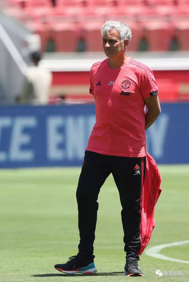 曼联宣布阿尔德韦雷尔德加盟新东家 曼联宣布阿尔德韦雷尔德加盟新东家