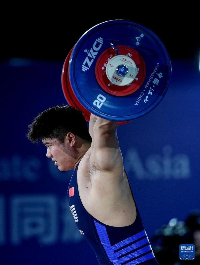 开云体育APP下载-意大利举重选手创造突破，取得好成绩