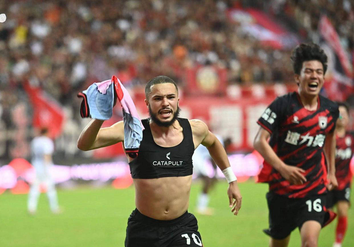 关于大连云榜客场大胜，继续领跑积分榜的信息