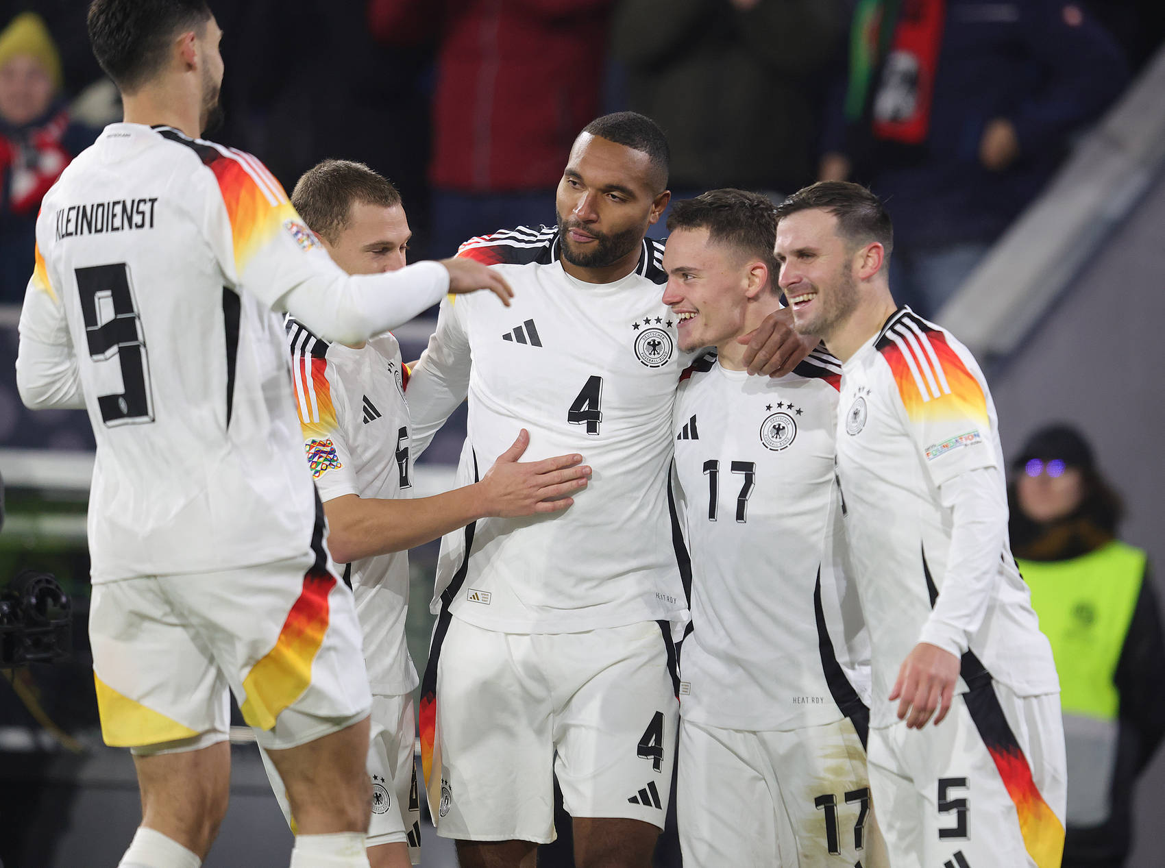 德国轻松击败对手,欧预赛出线形势乐观 德国轻松击败对手,欧预赛出线形势乐观