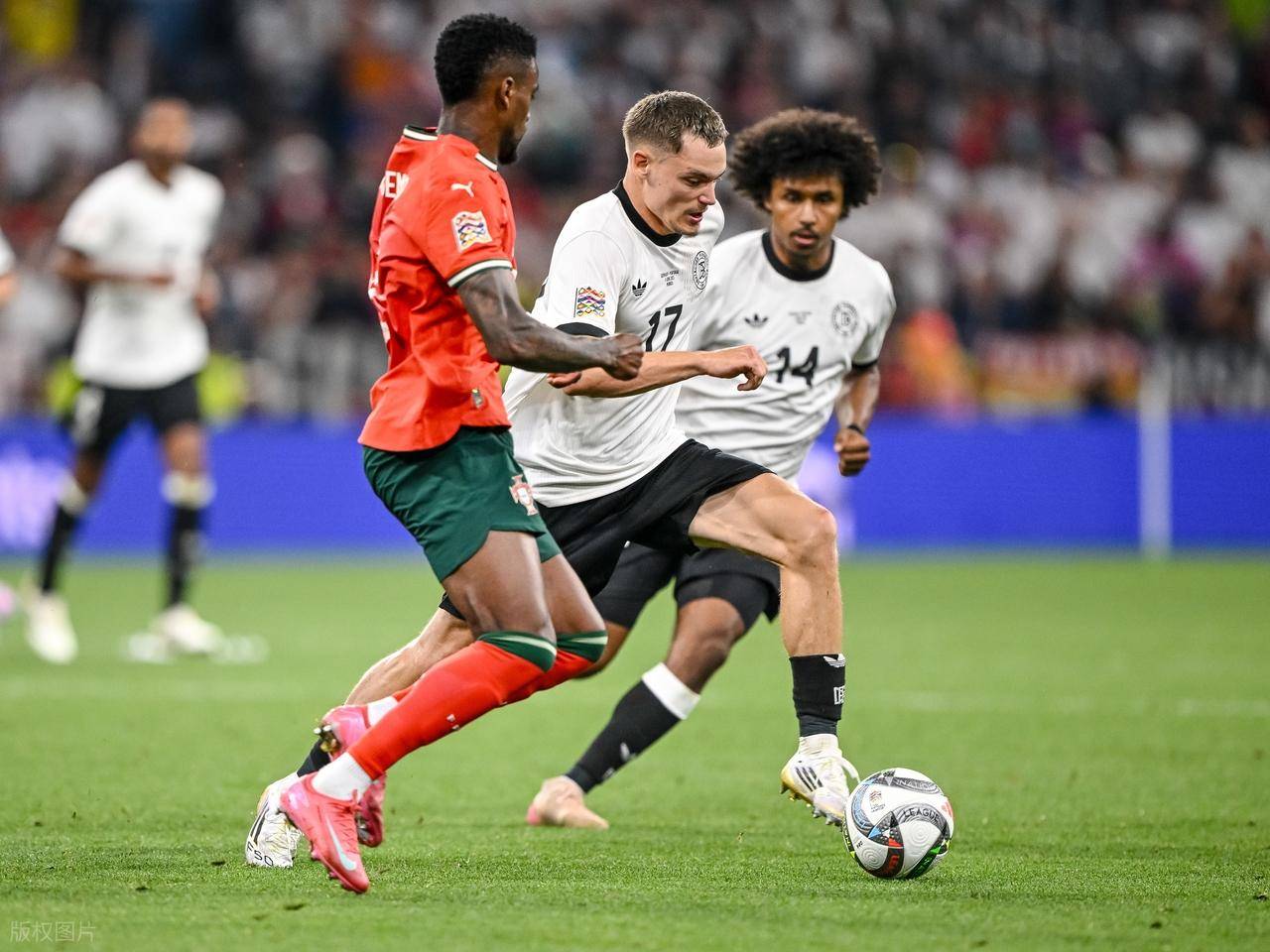 利物浦主场轻松胜马竞,跻身欧冠八强! 利物浦主场轻松胜马竞,跻身欧冠八强!