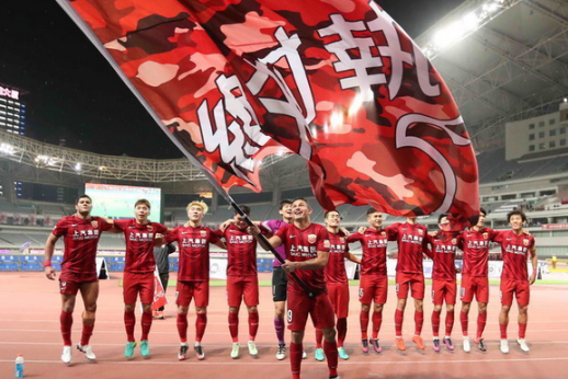 开云APP-亚冠淘汰赛厮杀激烈，强强对话精彩连连