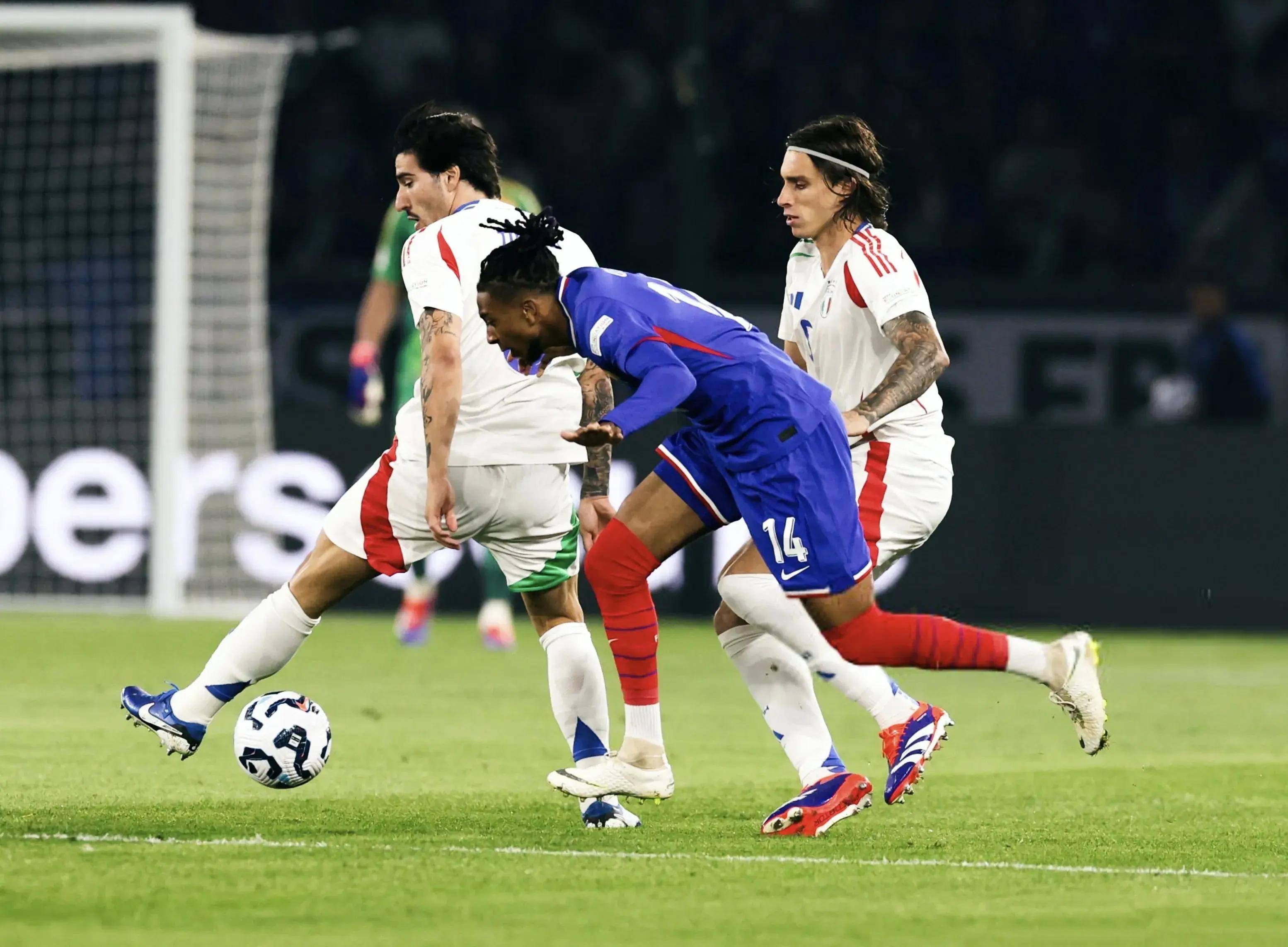 法国惨败于意大利,出线形势堪忧 法国惨败于意大利,出线形势堪忧