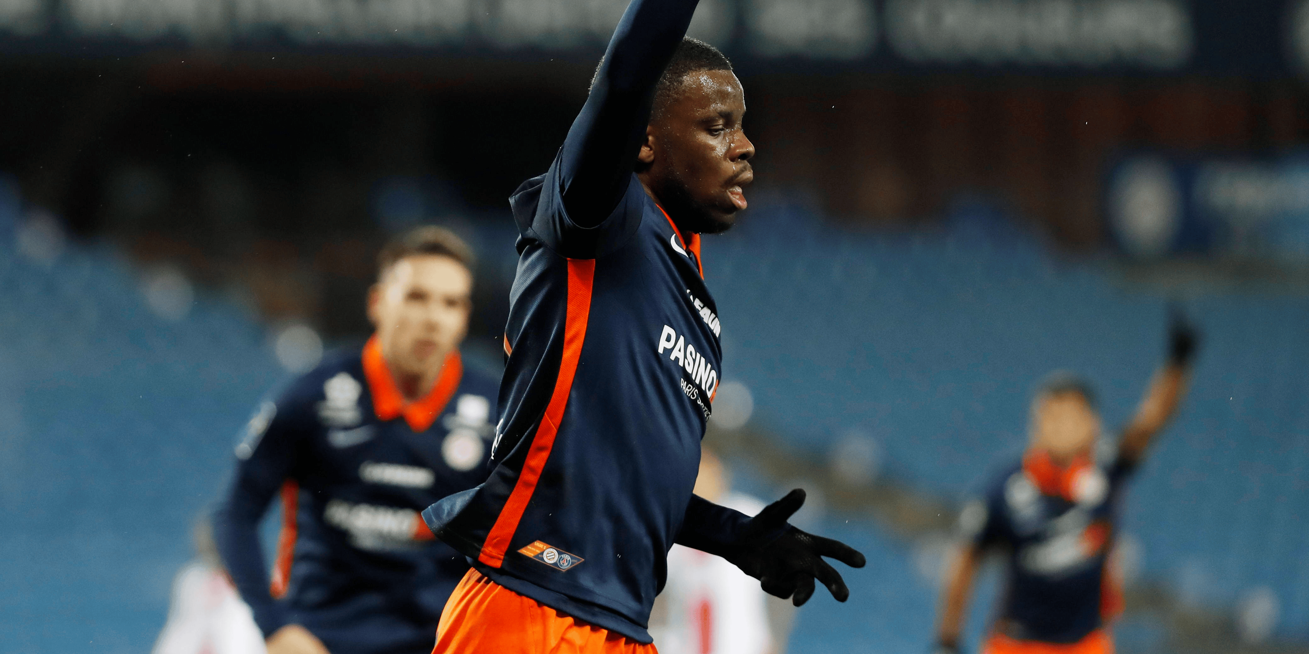 南特阵中球员因犯规吃到红牌，导致失利