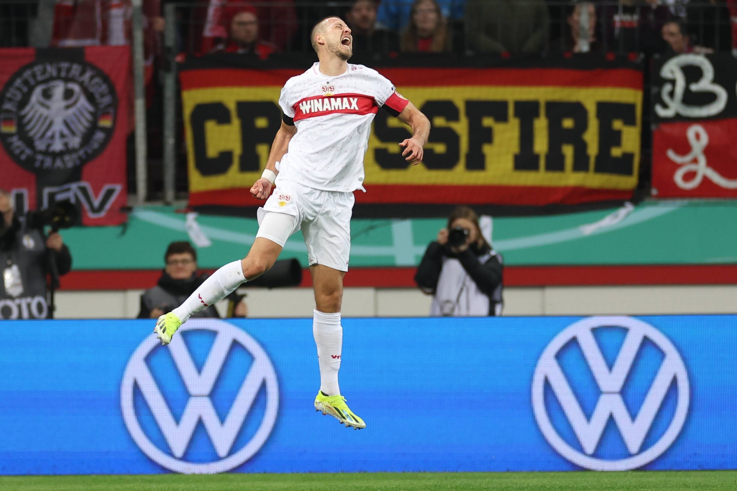 荷兰球员表现出众，奉献制胜球