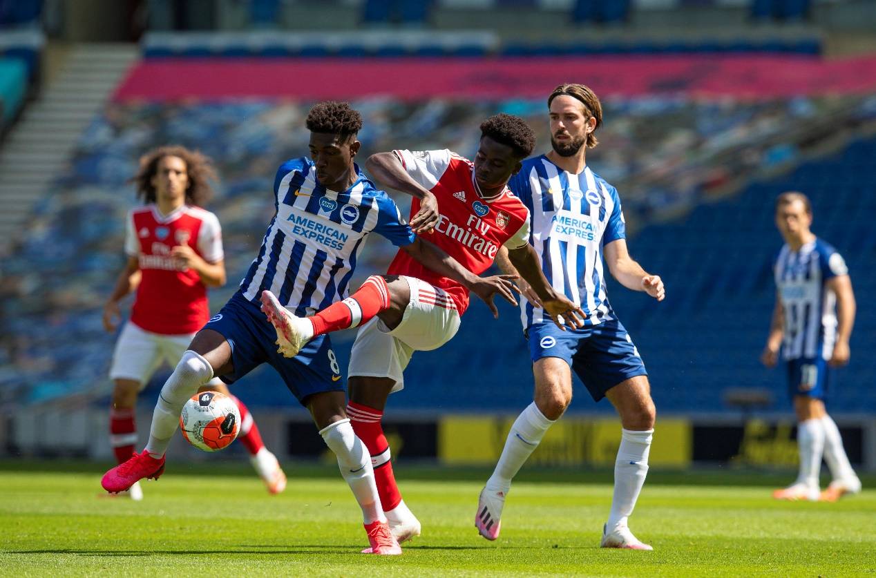 曼联客场大胜布莱顿，英超前四席位不再遥不可及！