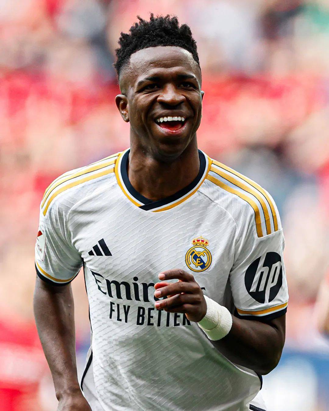 关于皇马主场告捷，球队士气高昂的信息