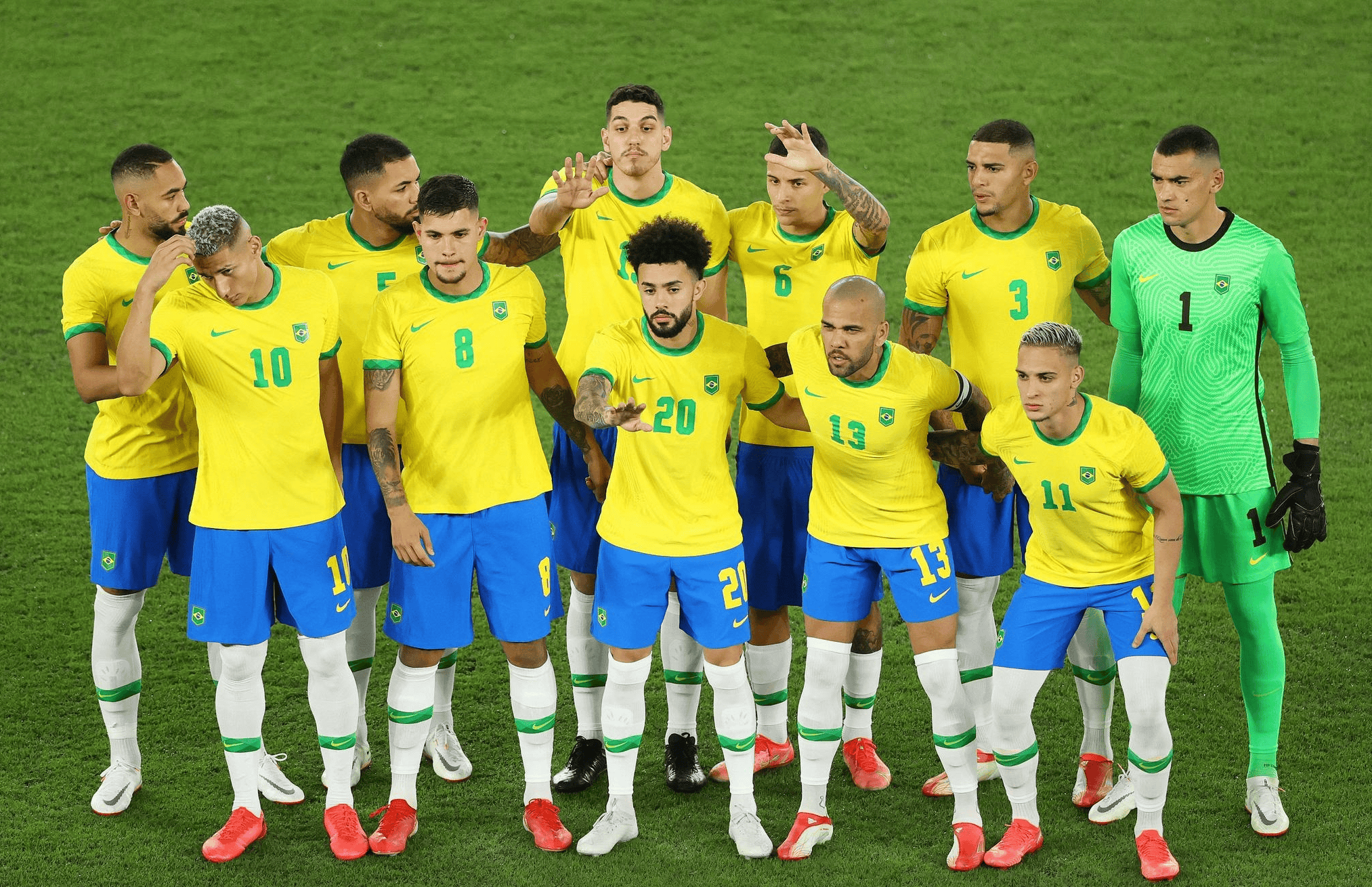 英格兰胜斯洛文尼亚，保持不败