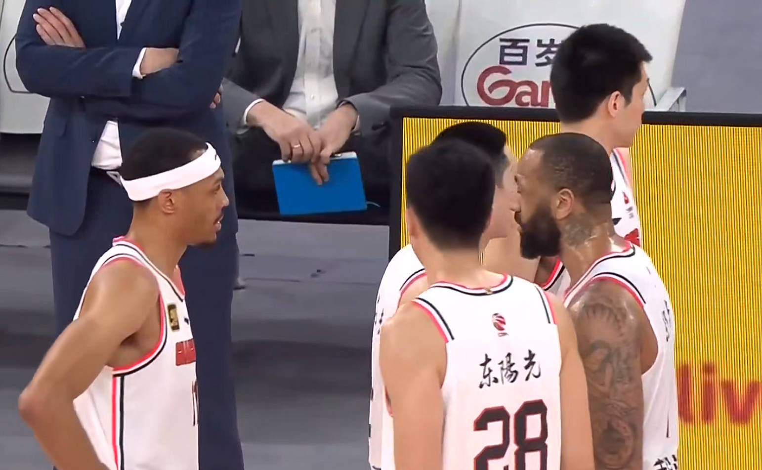 开云体育入口-突破封堵，球队在比赛中找到对手弱点