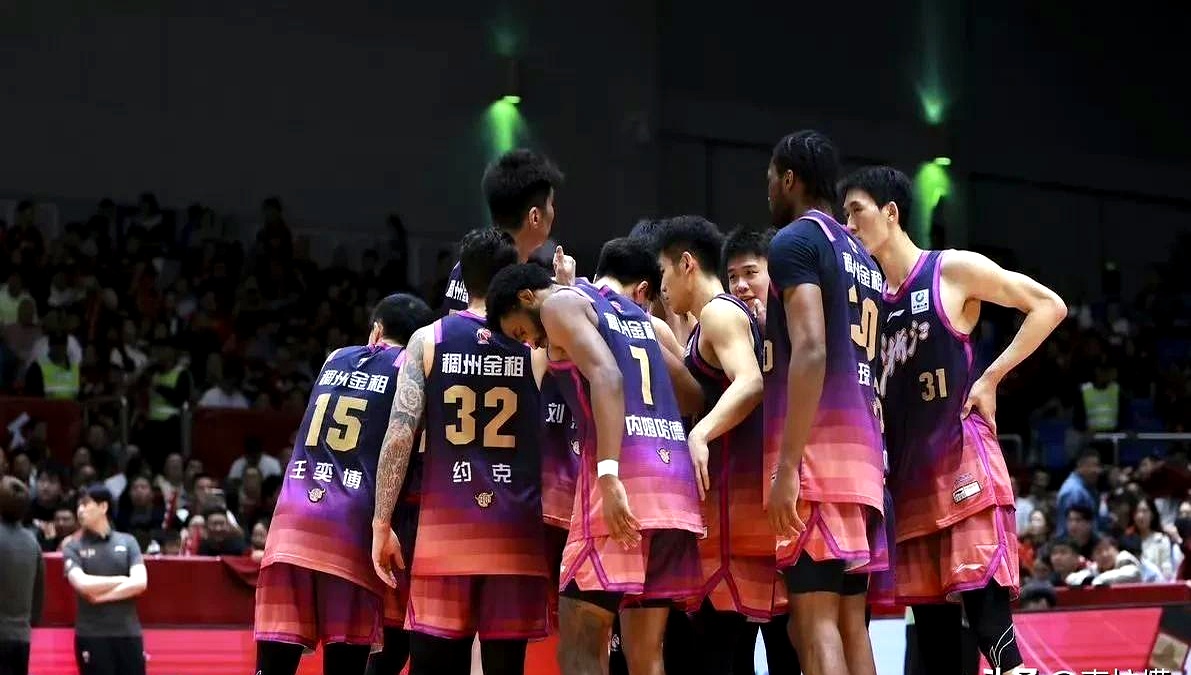 开云官方app入口-浙江男篮在场上奋力拼搏博得观众掌声