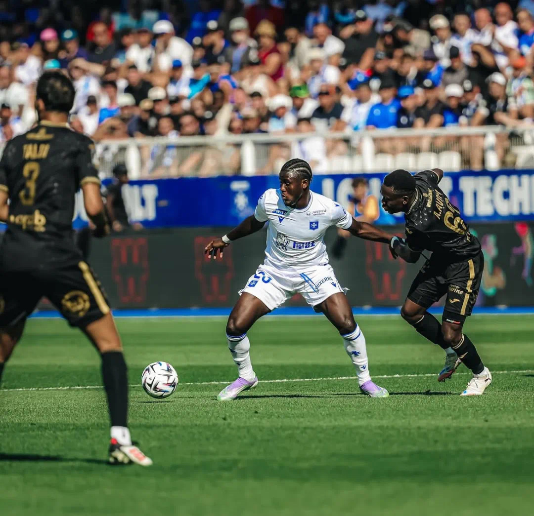 里昂力克斯特拉斯堡，掀翻对手