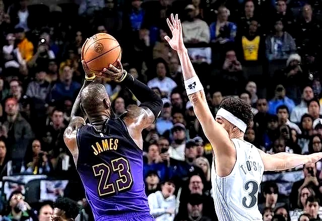 开云下载-独行侠客场惊险绝杀！领先湖人一步登顶西部