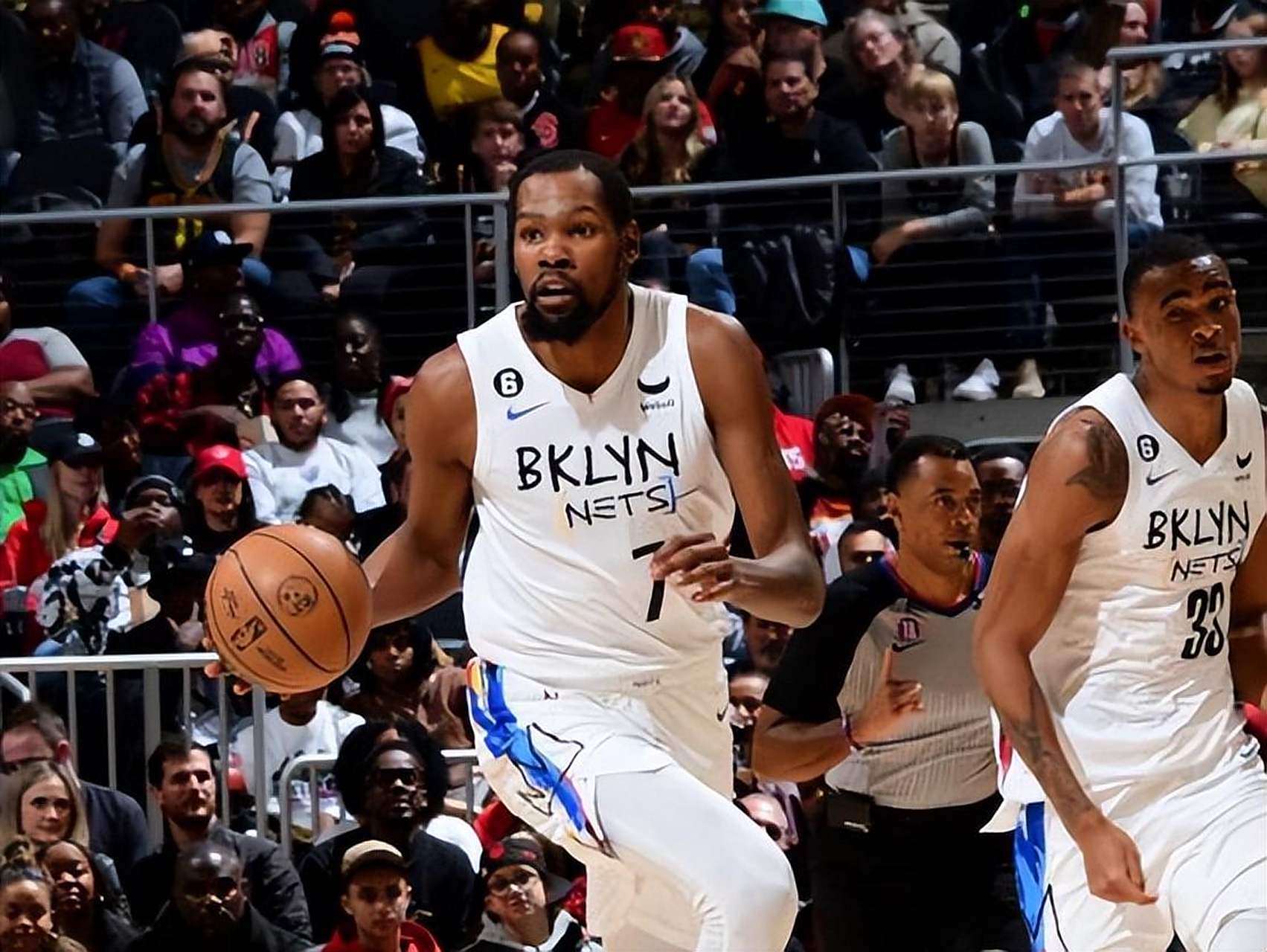 篮网主场完胜老鹰，杜兰特砍37分