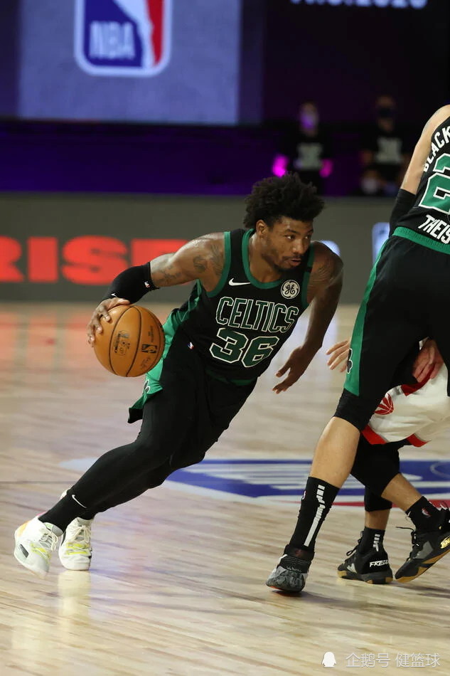 包含海沃德伤愈复出，凯尔特人取得连胜的词条