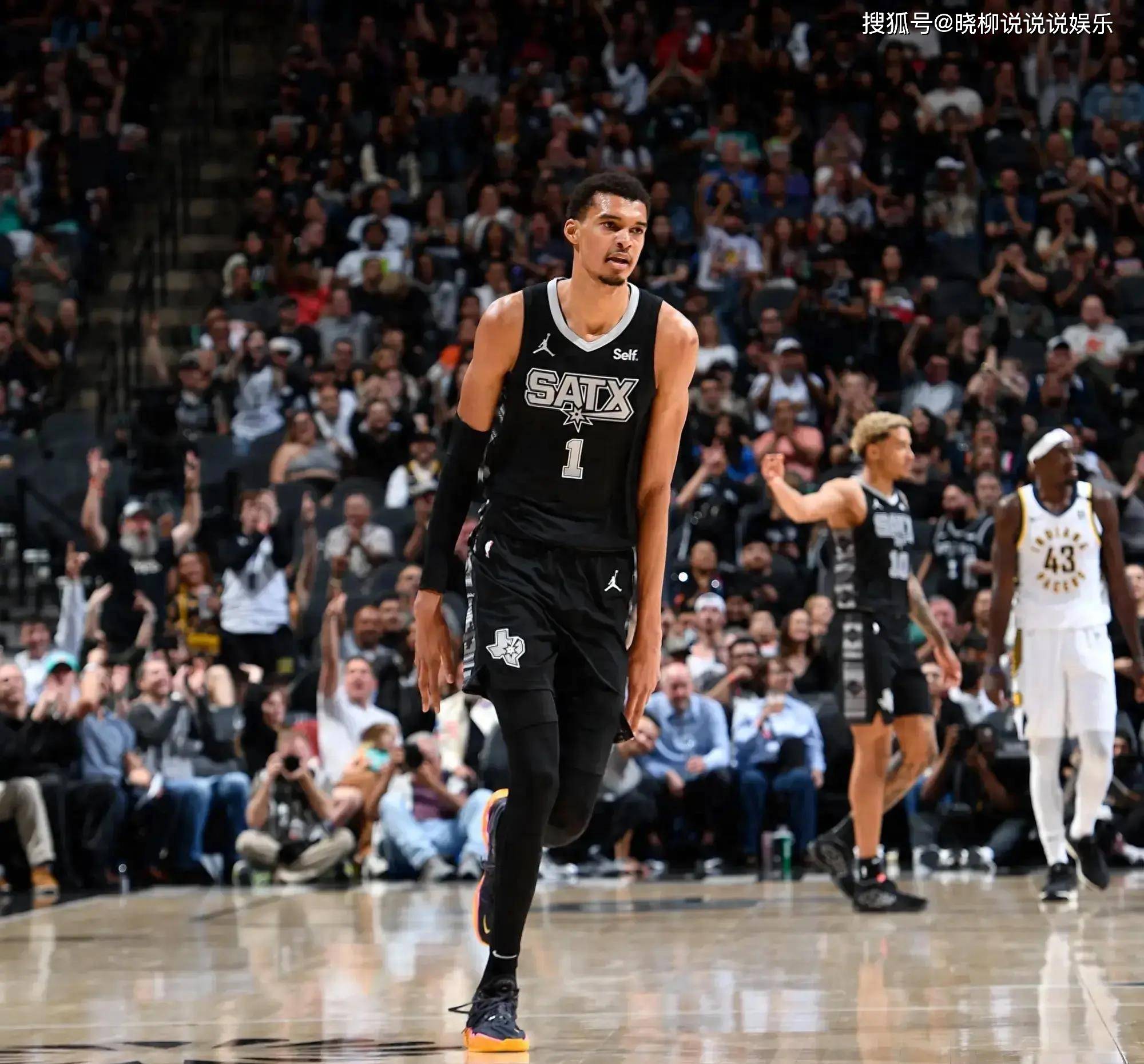 勇士击败湖人,赛季首胜! 勇士击败湖人,赛季首胜!