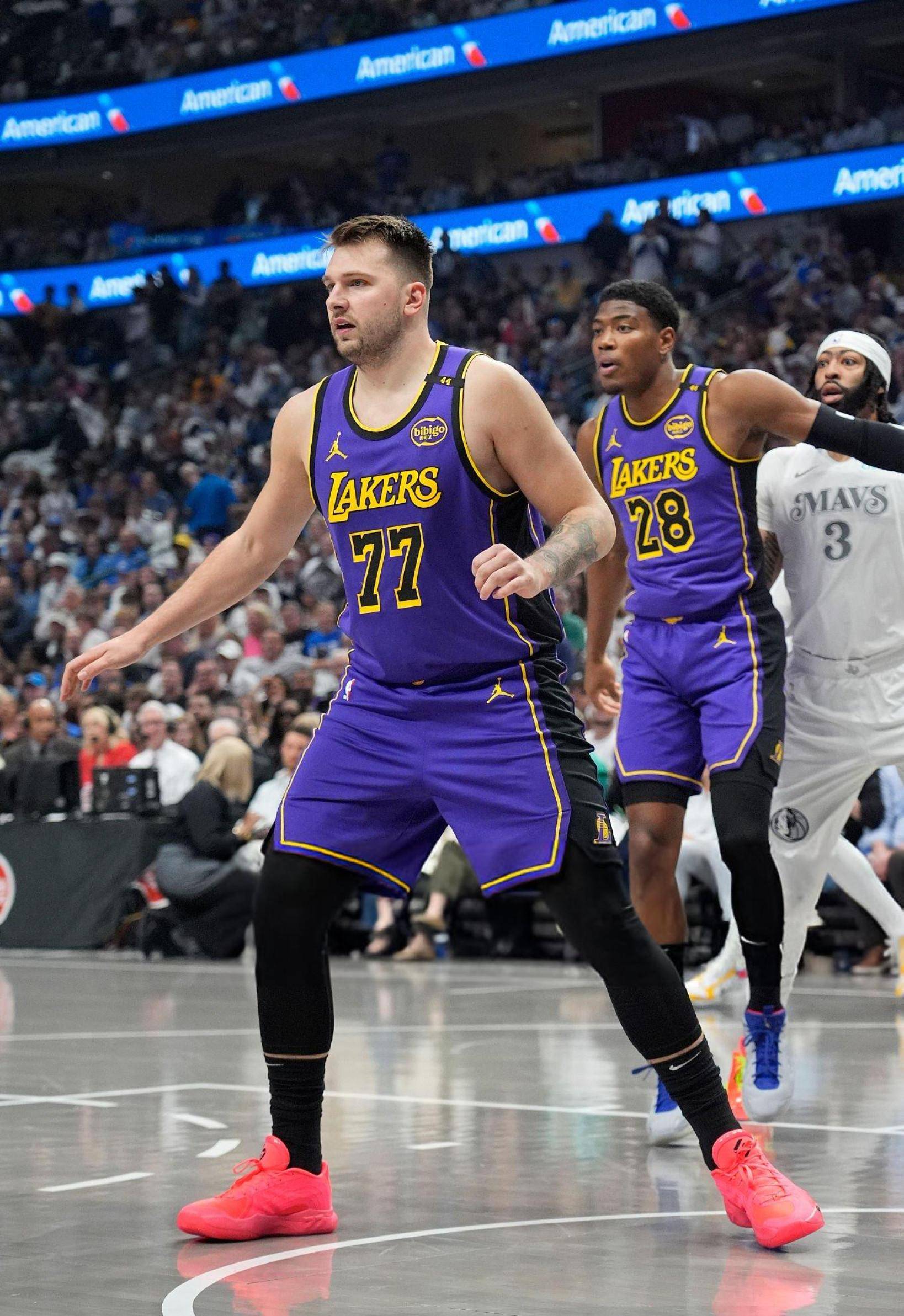 鹈鹕战胜独行侠，锁定季后赛席位