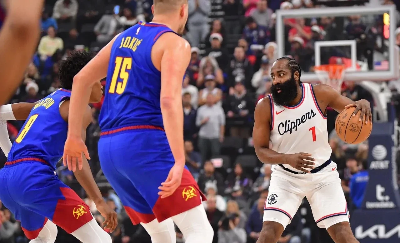 快船主场惨败，猛龙逆袭获胜